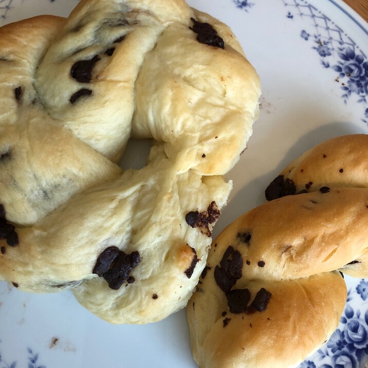 チョコチップ入りふわふわミルクパン